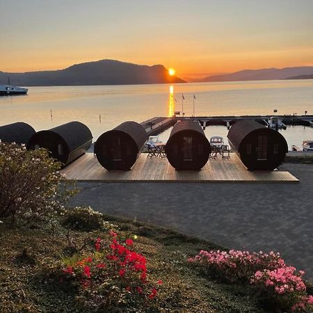 Sleeping Barrel Lodge Smaken Av Ryfylke Event As, Drives Ikke Som Hotell Hjelmeland المظهر الخارجي الصورة