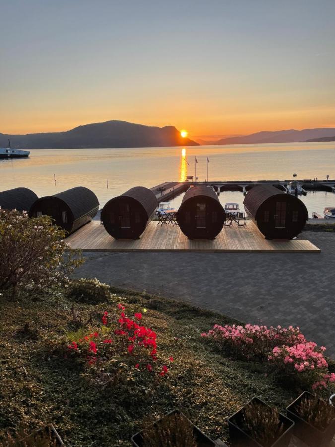Sleeping Barrel Lodge Smaken Av Ryfylke Event As, Drives Ikke Som Hotell Hjelmeland المظهر الخارجي الصورة